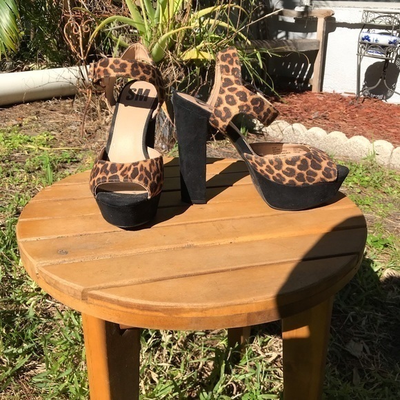 Leopard Pumps - Picture 1 of 1